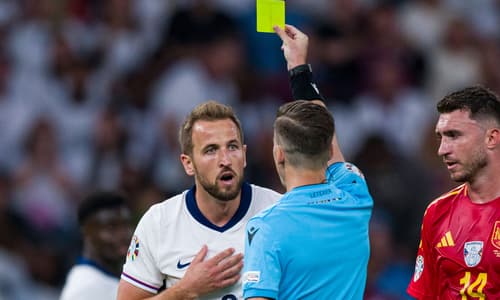 Harry Kane, yellow card