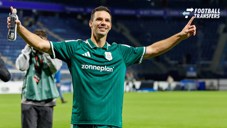 Nick Viergever vertrok deze zomer transfervrij bij FC Utrecht en tekende bij PEC Zwolle, waar hij afgelopen zaterdag trefzeker voor was tegen sc Heerenveen.