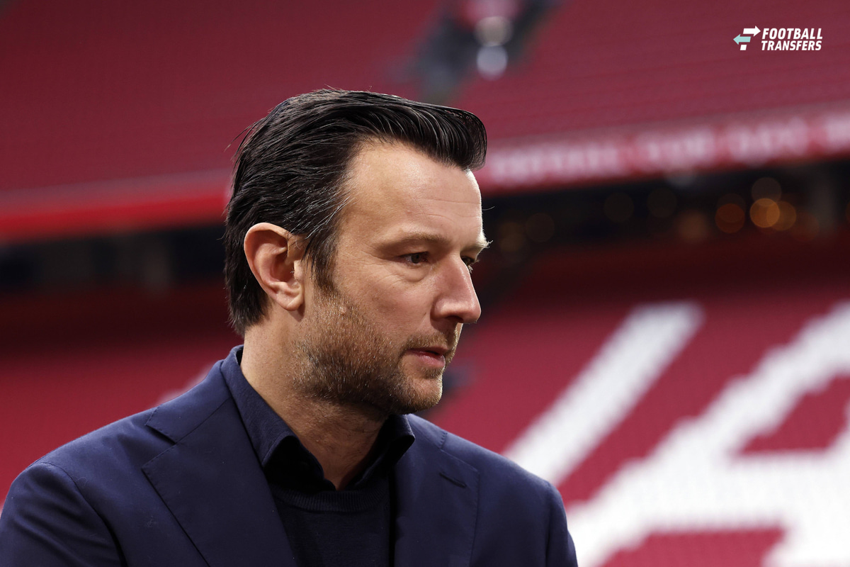 Ajax heeft vrijdag de officiële jaarcijfers over het seizoen 2025/2026 naar buiten gebracht en kan een nettowinst van 2,0 miljoen euro noteren. Daarmee weet de club uit Amsterdam een flinke ommekeer te realiseren ten opzichte van het seizoen 20...