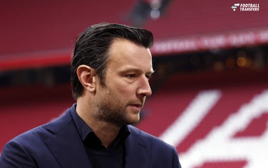 Ajax heeft vrijdag de officiële jaarcijfers over het seizoen 2025/2026 naar buiten gebracht en kan een nettowinst van 2,0 miljoen euro noteren. Daarmee weet de club uit Amsterdam een flinke ommekeer te realiseren ten opzichte van het seizoen 20...