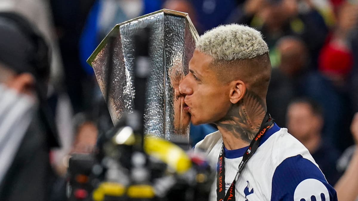 Richarlison, Europa League trophy