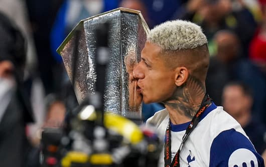 Richarlison, Europa League trophy