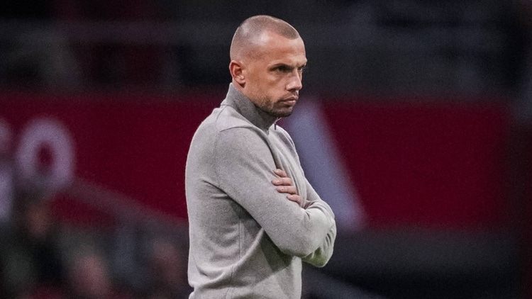 John Heitinga in één van zijn laatste wedstrijden als Ajax-trainer