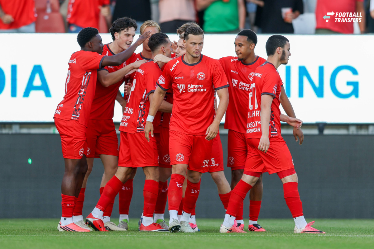 Almere City is voortvarend begonnen aan het seizoen 2026/27 in de Keuken Kampioen Divisie. Dit is mede te danken aan het kwartet in de voorste linie van de club uit Flevoland. Ferdy Druijff, Marley Dors, Ernest Poku en Olivier de Nijs blinken u...