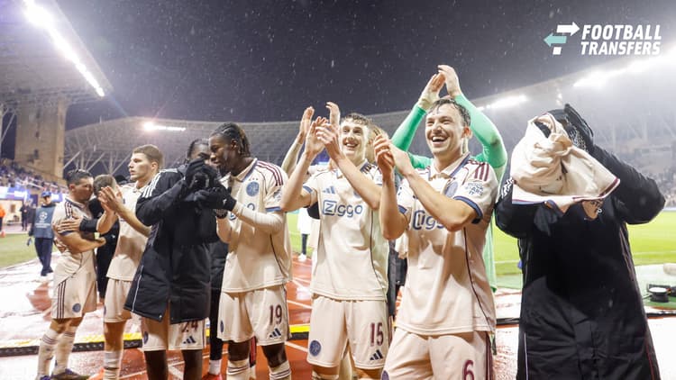 Blije gezichten bij Ajax na de eerste overwinning in de Champions League.