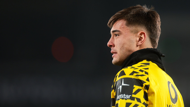 Aaron Anselmino is set to join Strasbourg on loan