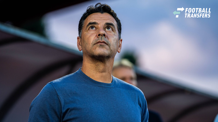 Ajax-trainer Míchel tijdens zijn eerste officiële wedstrijd als trainer van de Amsterdammers.