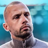 Mika Godts heeft zich uitgelaten over de positie van John Heitinga als trainer van Ajax. In gesprek met De Telegraaf maakt de Belgische jeugdinternational duidelijk dat de spelersgroep nog achter Heitinga en zijn staf staat, ondanks de geruchten o...
