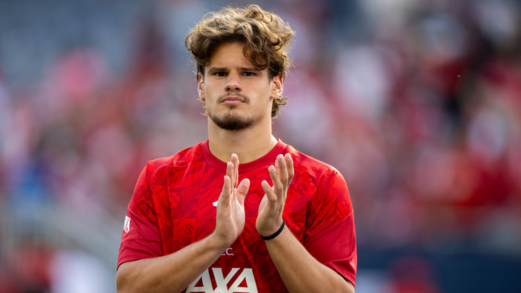 Milos Kerkez, Liverpool