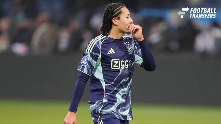 Kian Fitz-Jim tijdens zijn invalbeurt tegen Telstar. Tegen Go Ahead Eagles bleef hij de hele wedstrijd op de bank.