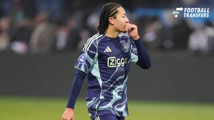 Kian Fitz-Jim tijdens zijn invalbeurt tegen Telstar. Tegen Go Ahead Eagles bleef hij de hele wedstrijd op de bank.