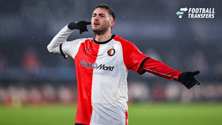 Santiago Giménez in actie namens Feyenoord.
