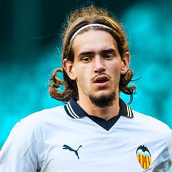 PSV is volgens transferjournalisten Romano en Matteo Moretto, en ook de Nederlandse media zoals De Telegraaf, in vergevorderde onderhandelingen met Valencia over de transfer van centrale verdediger Gasiorowski. De deal zou rond de 9,5 miljoen euro...