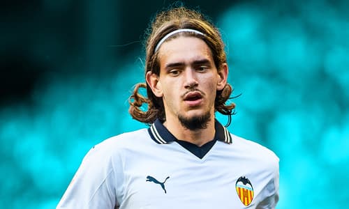 PSV is volgens transferjournalisten Romano en Matteo Moretto, en ook de Nederlandse media zoals De Telegraaf, in vergevorderde onderhandelingen met Valencia over de transfer van centrale verdediger Gasiorowski. De deal zou rond de 9,5 miljoen euro...