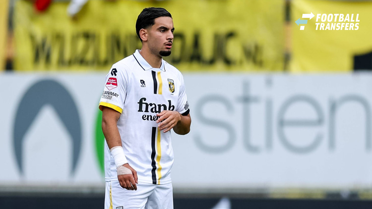 Omar Achouitar in actie namens Vitesse.