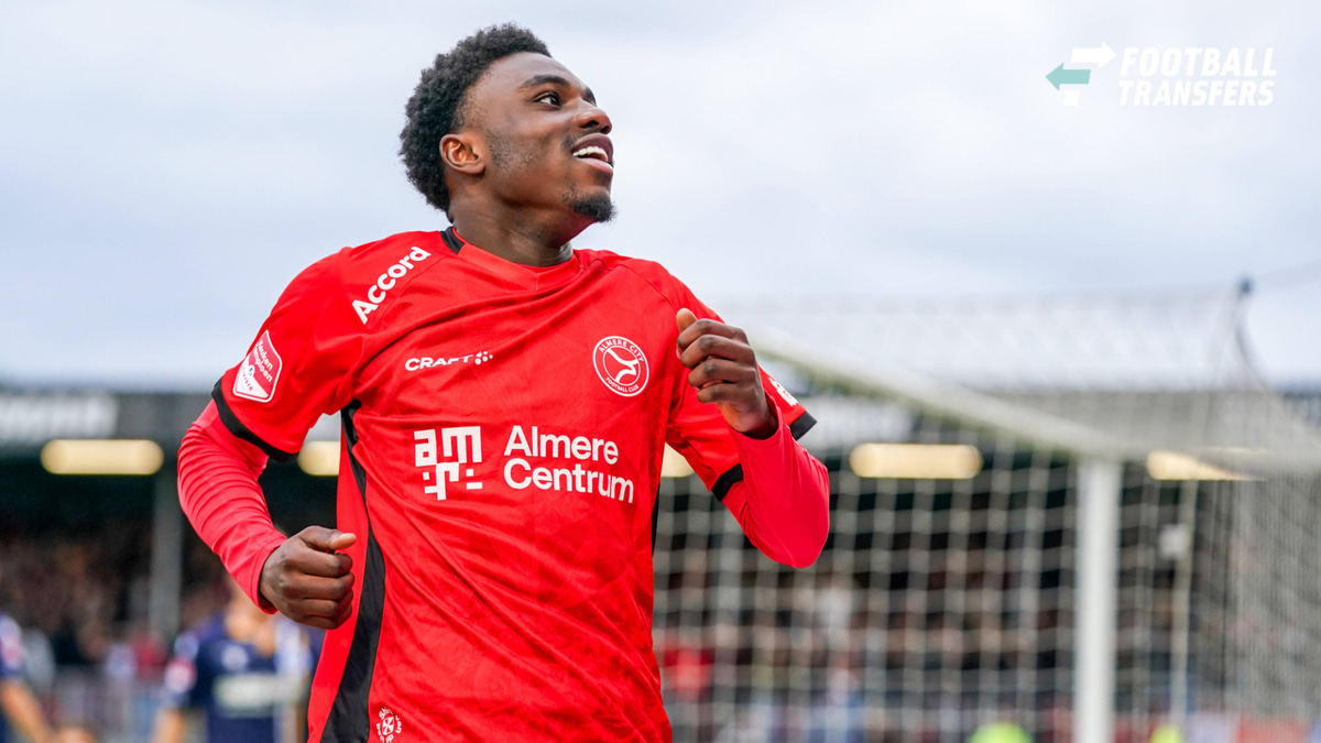2026-05-06 Almere City FC v FC Den Bosch - Dutch Keuken Kampioen Divisie Play-offs ALMERE, NETHERLANDS - MAY 6: Emmanuel Poku of Almere City FC celebrates with teammates after scoring his teams first goal during the Dutch Keuken Kampioen Divisie Pla...
