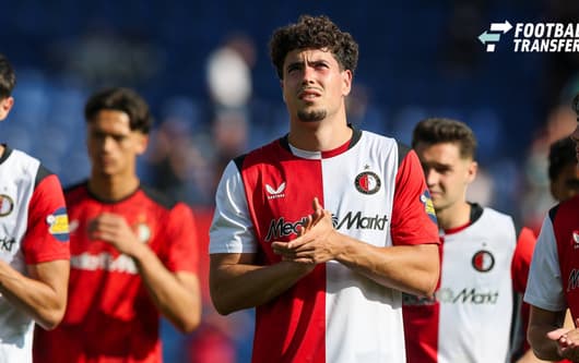 2026-08-02 Feyenoord v Atalanta Bergamo - Pre Season Friendly ROTTERDAM, NETHERLANDS - AUGUST 2: Nacho Ferri of Feyenoord is thanking the fans for their support after winning the match during the Pre Season Friendly match between Feyenoord and Atala...