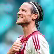 Johan Derksen is van mening dat Wout Weghorst niet thuishoort in de punt van de aanval bij Ajax. De analist stelt dat de spits totaal niet past bij de Amsterdamse club en uitte zijn onvrede over de manier waarop de aanvaller wordt gebruikt. De ...