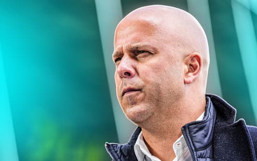 Arne Slot bevindt zich momenteel in een turbulente periode bij Liverpool, nu de club strijdt om een felbegeerde plek in de Champions League voor het komende seizoen. Na een indrukwekkend debuutjaar waarin hij de club naar de tweede Premier Leag...