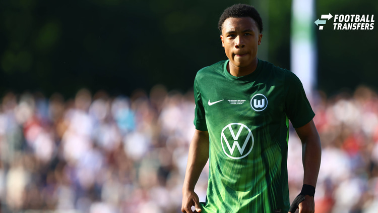 Dinaylo Furtado Brito in actie namens VfL Wolfsburg Onder 19