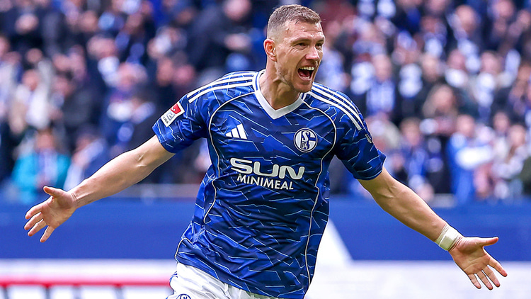 Edin Dzeko ligt erg goed bij de fans van Schalke, maar de club wil geen onnodige risico's nemen met zijn komst.