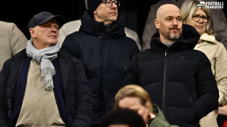 Erik ten Hag samen met Jan Streuer op de tribune bij een wedstrijd van FC Twente.