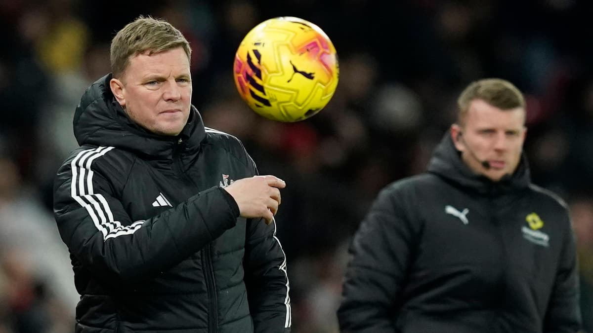 Eddie Howe reacts during Newcastle's Premier League match with Manchester United