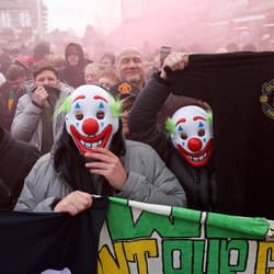 Man Utd, fans, protest, clowns, circus