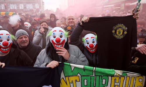 Man Utd, fans, protest, clowns, circus