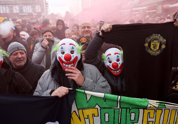 Man Utd, fans, protest, clowns, circus