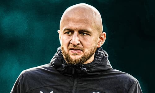 Het heeft er alle schijn van dat Gernot Trauner zijn laatste wedstrijd voor Feyenoord heeft gespeeld. De Oostenrijkse mandekker kwam dit seizoen door een ernstige blessure nog geen enkele minuut in actie en daar lijkt voorlopig geen verandering...