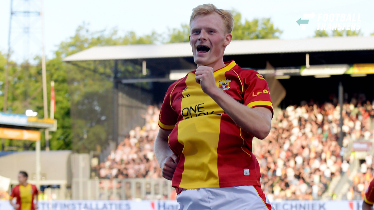 2026-08-08 - VriendenLoterij Eredivisie DEVENTER, NETHERLANDS - AUGUST 8: Julius Dirksen of Go Ahead Eagles celebrates 4-1 during the VriendenLoterij Eredivisie at the De Adelaarshorst on August 8, 2026 in Deventer, Netherlands Deventer De Adelaarsh...