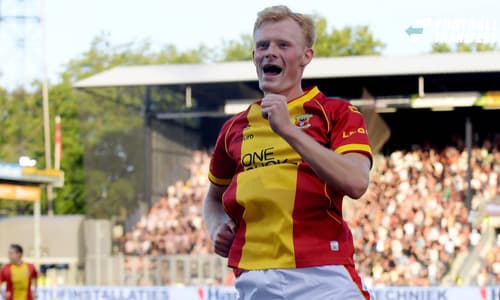 2026-08-08 - VriendenLoterij Eredivisie DEVENTER, NETHERLANDS - AUGUST 8: Julius Dirksen of Go Ahead Eagles celebrates 4-1 during the VriendenLoterij Eredivisie at the De Adelaarshorst on August 8, 2026 in Deventer, Netherlands Deventer De Adelaarsh...