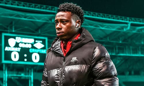 Voor Quincy Promes, de 33-jarige voetballer, breekt een cruciale dag aan. Dinsdag vindt in Amsterdam een pro-formazitting plaats waarin wordt beslist of de aanvaller zijn hoger beroep in vrijheid mag afwachten, zo weet het Algemeen Dagblad. Het zo...