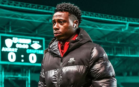 Voor Quincy Promes, de 33-jarige voetballer, breekt een cruciale dag aan. Dinsdag vindt in Amsterdam een pro-formazitting plaats waarin wordt beslist of de aanvaller zijn hoger beroep in vrijheid mag afwachten, zo weet het Algemeen Dagblad. Het zo...