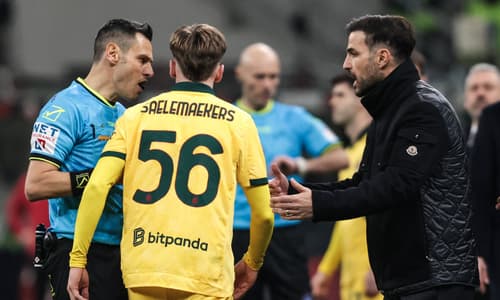 Como manager Cesc Fabregas clashes with AC Milan winger Alexis Saelemaekers