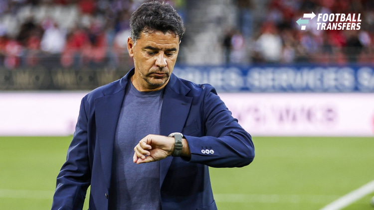 Míchel Sánchez staat al vroeg in het seizoen onder druk bij Ajax.