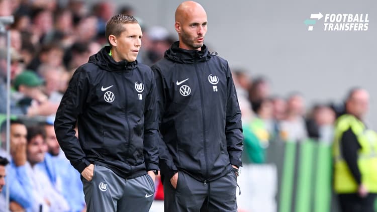 Tristan Berghuis (links) als assistent-trainer van Paul Simonis bij VfL Wolfsburg.