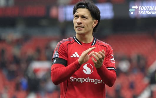 Manchester United, ManU v Tottenham Hotspur, Premier League Lisandro Martinez (6) of Manchester United applauds the fans at the end of the Premier League match between Manchester United and Tottenham Hotspur at Old Trafford, Manchester, UK on 7 Febr...