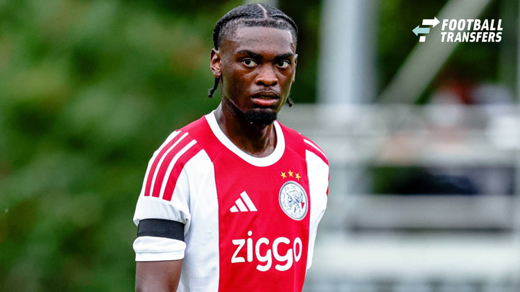 Jorthy Mokio in actie namens Ajax.
