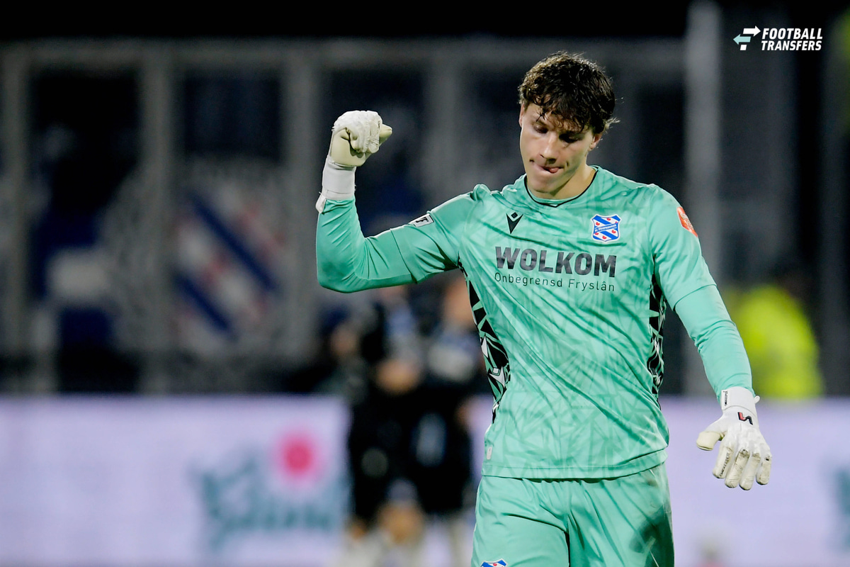Heerenveen heeft te maken met een lastig vraagstuk rond de contractsituatie van Bernt Klaverboer. De 21-jarige doelman is dit seizoen de vaste waarde onder de lat in het Abe Lenstra Stadion en maakt een geweldige ontwikkeling door, maar zijn Es...