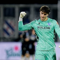 Heerenveen heeft te maken met een lastig vraagstuk rond de contractsituatie van Bernt Klaverboer. De 21-jarige doelman is dit seizoen de vaste waarde onder de lat in het Abe Lenstra Stadion en maakt een geweldige ontwikkeling door, maar zijn Es...