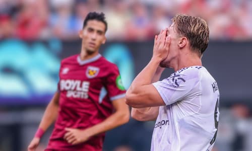 Rasmus Hojlund misses a chance for Man Utd against West Ham, pre-season 2025/26
