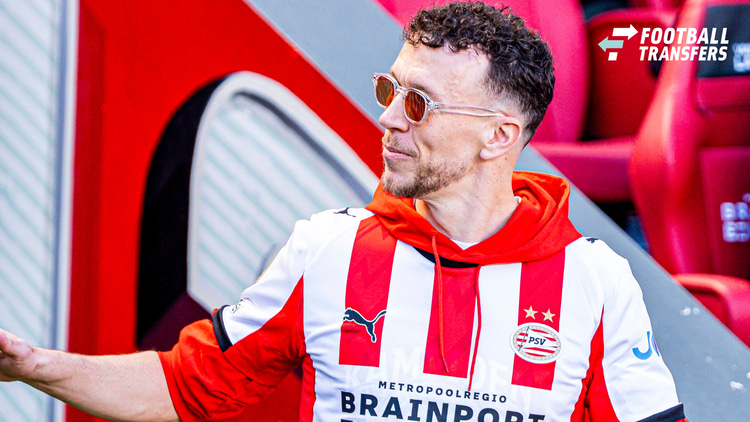 Ivan Perisic viert het behalen van de derde landstitel op rij.