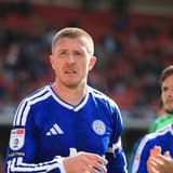 Wat blijft er over van een voormalig Premier League-kampioen na een sportieve vrije val naar het derde niveau van Engeland? Voor Leicester City is de realiteit bikkelhard: na twee opeenvolgende degradaties is de club afgezakt naar de League One...