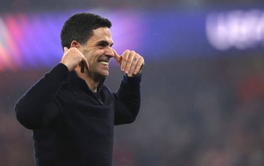 Mikel Arteta celebrates Arsenal's qualification for the 2025/26 Champions League final