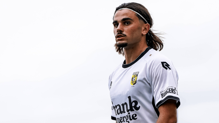 Irakli Yegoian speelde afgelopen seizoen 37 wedstrijden namens Vitesse. De middenvelder uit Georgië kwam tot negen doelpunten en vijf assists voor de hekkensluiter.