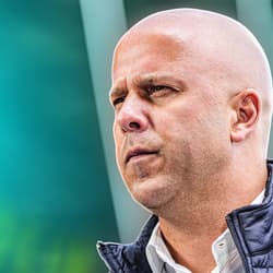 De druk op Arne Slot bij Liverpool neemt toe na de recente 3-0 nederlaag tegen Manchester City. De Engelse media, waaronder The Sun, Daily Mail, The Guardian en BBC, maken zich zorgen over de toekomst van de Nederlander en trekken parallellen met ...