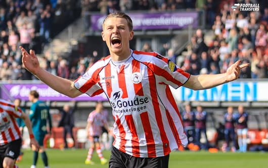 Sparta Rotterdam stelde afgelopen zomer Rogier Meijer aan als nieuwe hoofdtrainer en zag tegelijkertijd Tobias Lauritsen transfervrij vertrekken. In plaats van een externe topaankoop gaf Meijer het vertrouwen aan Milan Zonneveld op Het Kasteel....