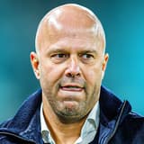 Arnold Bruggink heeft zijn steun uitgesproken voor Arne Slot, de trainer van Liverpool, die momenteel onder druk staat vanwege tegenvallende prestaties. Bruggink hoopt dat er meer begrip komt voor de situatie bij Liverpool, vooral gezien het recen...